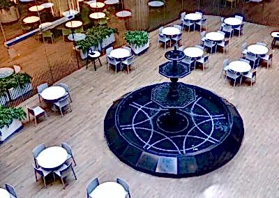 Food Court Süs Havuzu