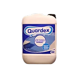 Çöktürücü, havuz suyundaki ince partikülleri dibe çöktürerek berrak su sağlayan havuz kimyasalı